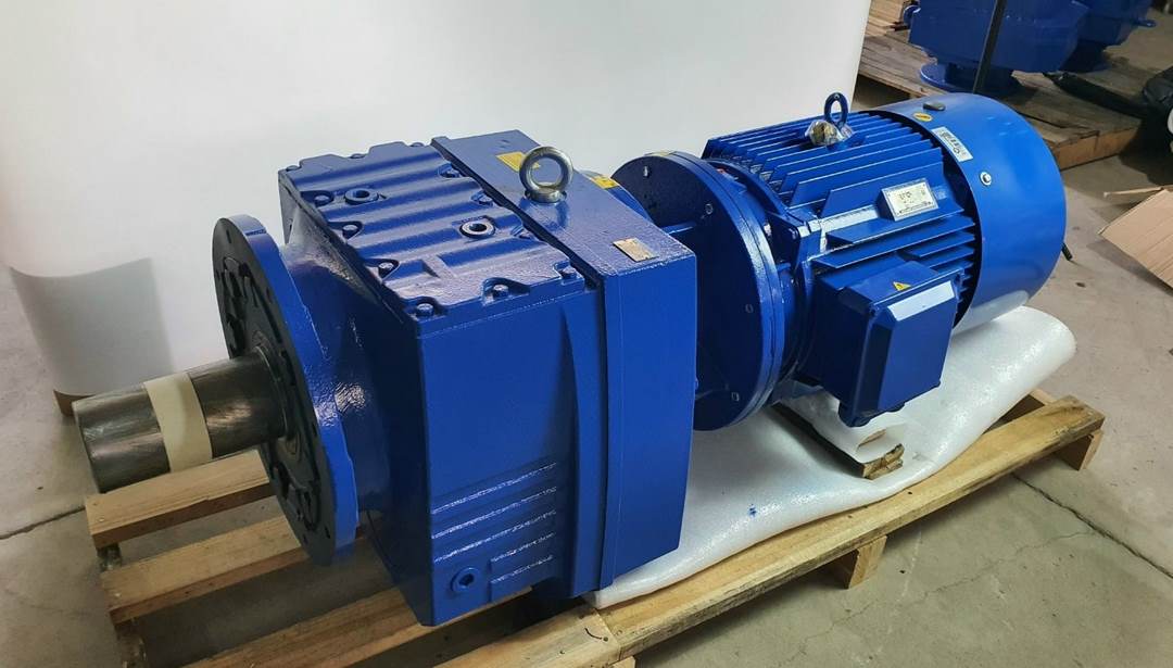 Motor được quấn theo kiểu motor 3 pha 4 cực