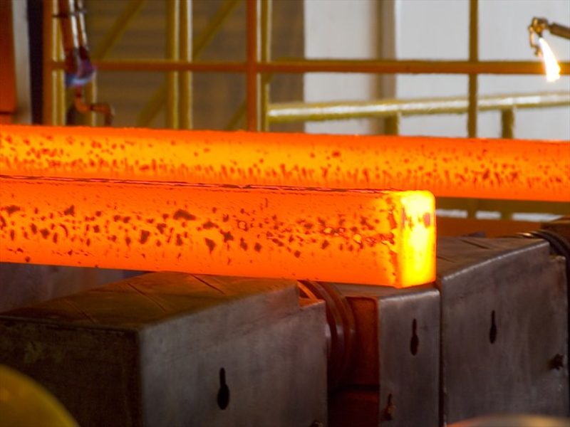 Có sự liên kết chặt chẽ của thép trong thiết bị điện và điện tử